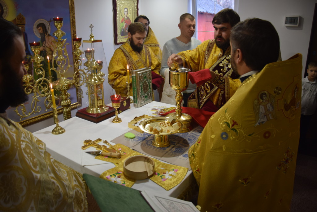  У Городенці першу службу в так званому "домовому" храмі віряни Свято-Іллінської парафії провели 19 грудня.